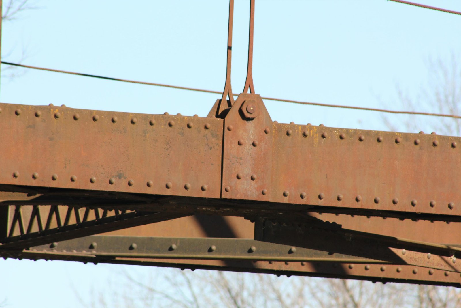 Lower connection